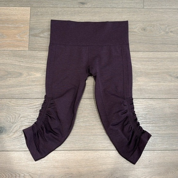 LULULEMON Heathered Bordeaux Drama‎ In The Flow II Crop Seamless Mid Rise Yoga 4 - Picture 1 of 11